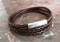 Pulseira em couro castanaho entrançado de 5mm