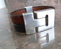 Pulseira de couro castanho 2 tons com fecho em T