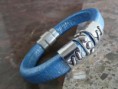 Pulseira azul metalizado com peças prateadas